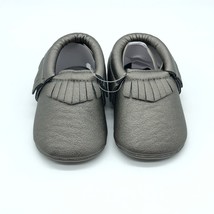 Romirus Baby Girls Mocassin Slippers Faux Leather Fringe Gray Size 2 - $9.74