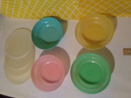 vintage Tupperware pastel bowls and lids - £18.97 GBP
