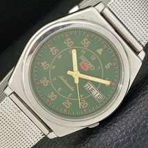 VINTAGE SEIKO 5 AUTOMATIC 7009A JAPAN MENS GREEN COLOR DIAL WATCH a433229-1 - $41.99