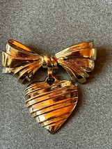 Vintage Avon Signed Goldtone Ribbon Bow W Heart Dangle &amp; I Love You Grandmother - £10.52 GBP