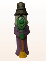 Wood Carved Friendly Halloween Witch with Broom, Hat.  Caricature Figurine &amp; Tab - £15.27 GBP