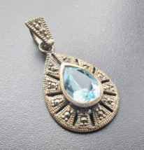 925 STERLING SILVER TEAR DROP BLUE TOPAZ AND MARCASITES PENDANT - $613.64 MXN