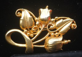 Gold Tone Floral Brooch Pin Jewelry Vintage - $9.89