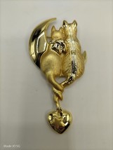 Vtg. Signed AJC Cattails Movable Dangle Gold Tone Cat Kitten Moon Brooch... - £18.57 GBP