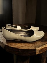 Basic Editions Women&#39;s Size 6.5W Taupe / Beige Flats New - $19.80