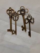 4pcs Vintage Skeleton Keys Charm Set Royal Key in Antique Bronze for Pendant DIY - £3.95 GBP