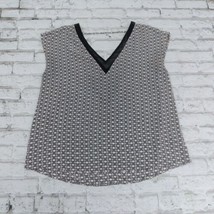Express Blouse Womens Medium Black White Geometric Sleeveless V Neck Top - $19.95