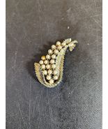 BSK Silvertone And Faux Pearl Brooch - €22,15 EUR