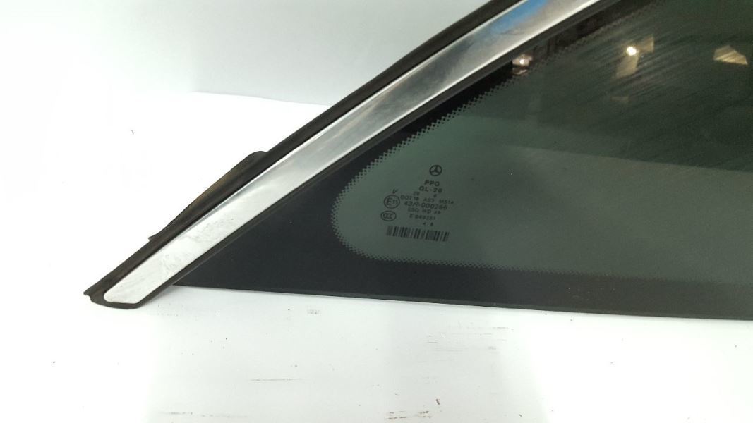 Rear Passenger Side Quarter Glass OEM 06 07 08 09 10 11 Mercedes R350 251 Type Item image 3