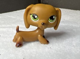 2005 Hasbro Littlest Pet Shop LPS #139 Brown Dachshund Dog Green Eyes Toy - £7.86 GBP