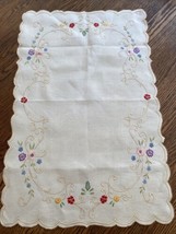 Beautiful Vintage Hand Embroidered Doily/Dresser Scarf Cream - £19.02 GBP