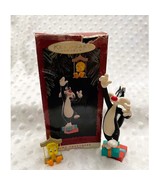 Vintage Hallmark Looney Tunes Sylvester &amp; Tweety Hang Togethers Ornament... - $158.81 MXN