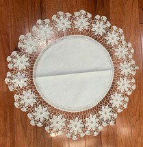 Vintage Handmade Crochet Lace Doily with Floral Pattern White Round 18&quot; - $228.14 MXN