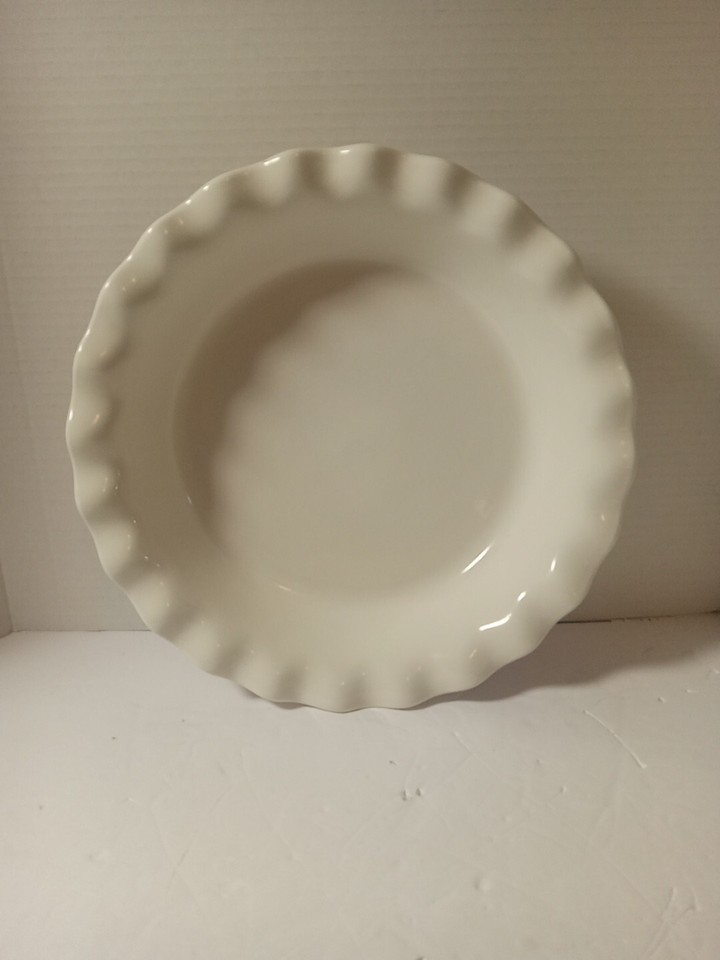 Corning Ware Etch Vintage 1990&#39;s (9.5 Inch Pie Plate) Stoneware - $24.74