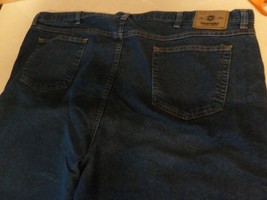 Wrangler Jeans Men’s Size 42 x 29  Regular Fit Blue Medium Wash USA - $15.72