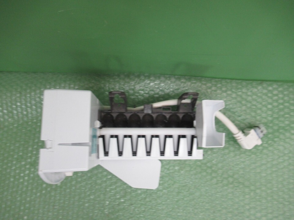 WR30X10061 WR30X10093 GE Refrigerator Ice Maker-some wear Item image 2