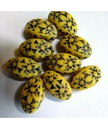 9 Yellow Black Embossed Acrylic 18mm Flower Beads Flower Power Hippy Gro... - £8.64 GBP