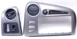 2003-2008 Toyota Matrix Pontiac Vibe Radio Trim Bezel w/ Digital Clock OEM - €54,42 EUR