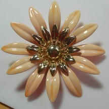 Vintage Signed Sarah Coventry Large Gold-tone Peach Color Flower Brooch - £14.59 GBP