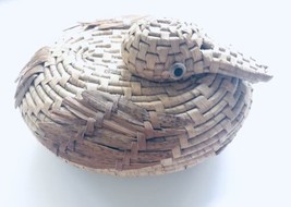 VTG Duck Basket Lidded Hand Coiled Woven Straw Folk Art Decor - £11.60 GBP