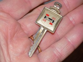Vintage Nash Metal Car Key - $433.97 MXN