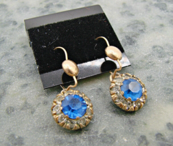 Halo Floral Dangle Earrings Bright Blue and Clear Rhinestone Gold Tone Vintage - £11.43 GBP