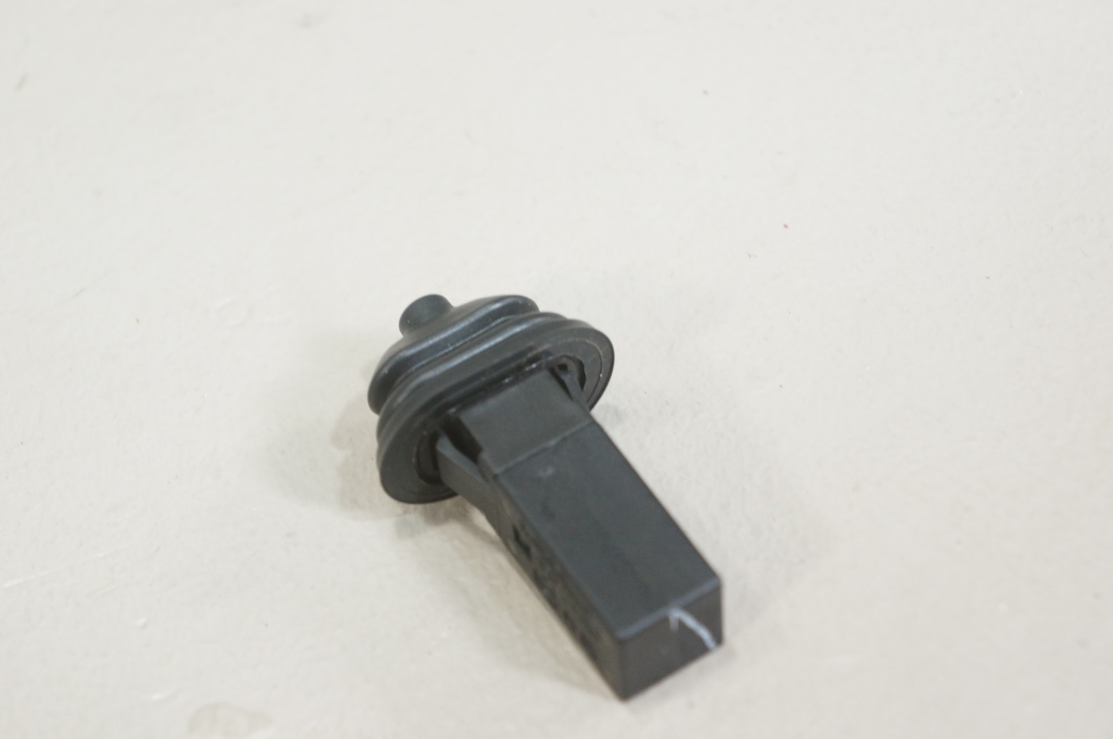 bmw 128i 335i 525i 528i 535i 550i 750Li 760i x5 fuel tank filler door spring oem Item image 10
