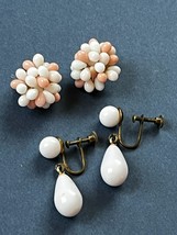 Vintage Lot of Tiny Coral &amp; White Plastic Cluster &amp; White Bead Dangle Screwback - £8.91 GBP