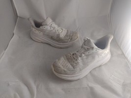 Hoka One One Womens 6B Clifton 9 Triple White Lace Up Sneakers Running S... - $676.64 MXN