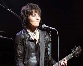 Joan Jett in leather jacket holding guitar in concert 4x6 photo - £4.71 GBP