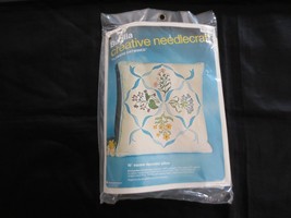 Nos Bucilla Flowers Entwined Crewel Embroidery 16&quot; Decorator Pillow Kit #2036 - $17.82