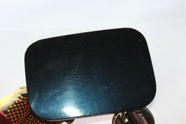 2003-2004 INFINITI G35 SEDAN FUEL DOOR LID AND GAS CAP J5125 image 7