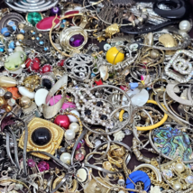2 lbs lot of single mismatched earrings. For Arts &amp; Crafts Lot #A3 - £15.72 GBP