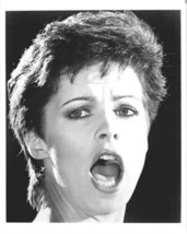 Sheena Easton 1980&#39;s 8x10 original photo singing in concert pose - £14.95 GBP