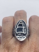 Vintage Suroeste Hombres Anillo Ónice Negro Piedra Incrustación Barco Talla 9 - £35.78 GBP