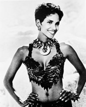 The Flintstones Halle Berry 16X20 Canvas Giclee - £55.81 GBP