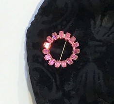 Vintage Art deco pink crystal circular pin - Mothers Day gift - Vintage Jewelry  - £15.81 GBP