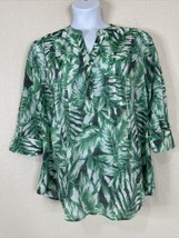 NWT Cocomo Womens Plus Size 2X Green Leaves Pleated V-neck Blouse 3/4 Sleeve - £22.95 GBP
