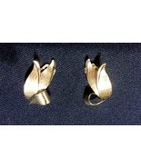 Coro Leaf Rabbit Ears Silvertone Chevron Clip-on Earrings - $13.52 CAD