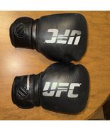 UFC Boxing Gloves Muay Thai Glove, Training Gloves, Sparring 16oz. Tyron... - €36,15 EUR UFC Boxing Gloves Muay Thai Glove, Training Gloves, Sparring 16oz. Tyron... - €36,15 EUR