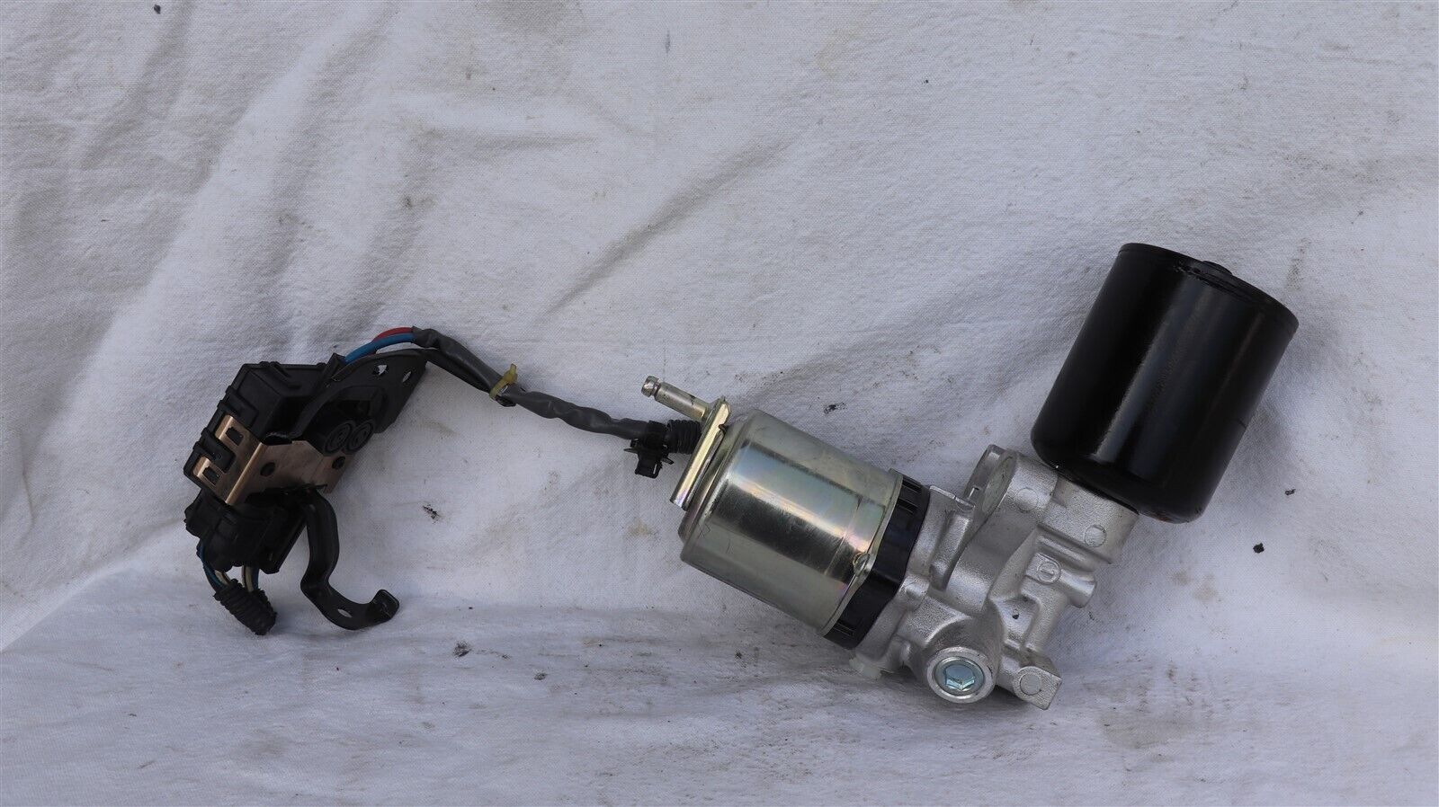 Toyota Lexus ABS Brake Booster Pump Motor Accumulator 4707050020 ABS System Parts