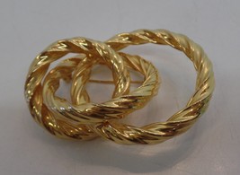 Vintage Three Twisted Interwoven Circles Polished Gold Tone Brooch Pin Apx 2.5&quot; - £15.83 GBP