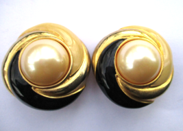 Gay Boyer Clip On Earrings Cabochon Faux Pearl Metallic and Enamel Swirl Vintage - £14.19 GBP