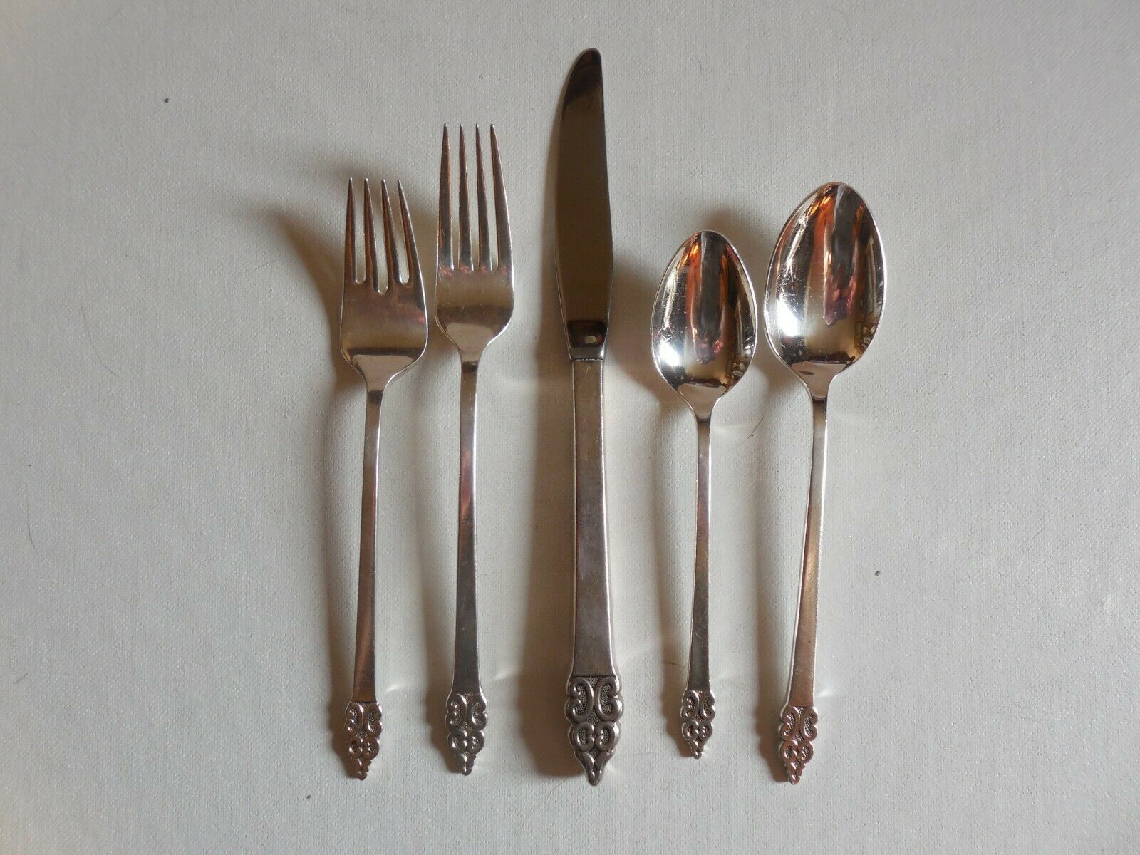 International Silver  &quot;Triumph&quot; Silverplate 5-piece Place Setting - $32.62
