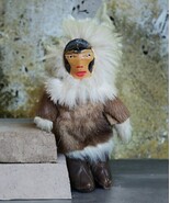 Authentic Vintage Native Inuit Eskimo Doll Made in Alaska Approx 7" - $1,005.67 MXN Authentic Vintage Native Inuit Eskimo Doll Made in Alaska Approx 7" - $1,005.67 MXN
