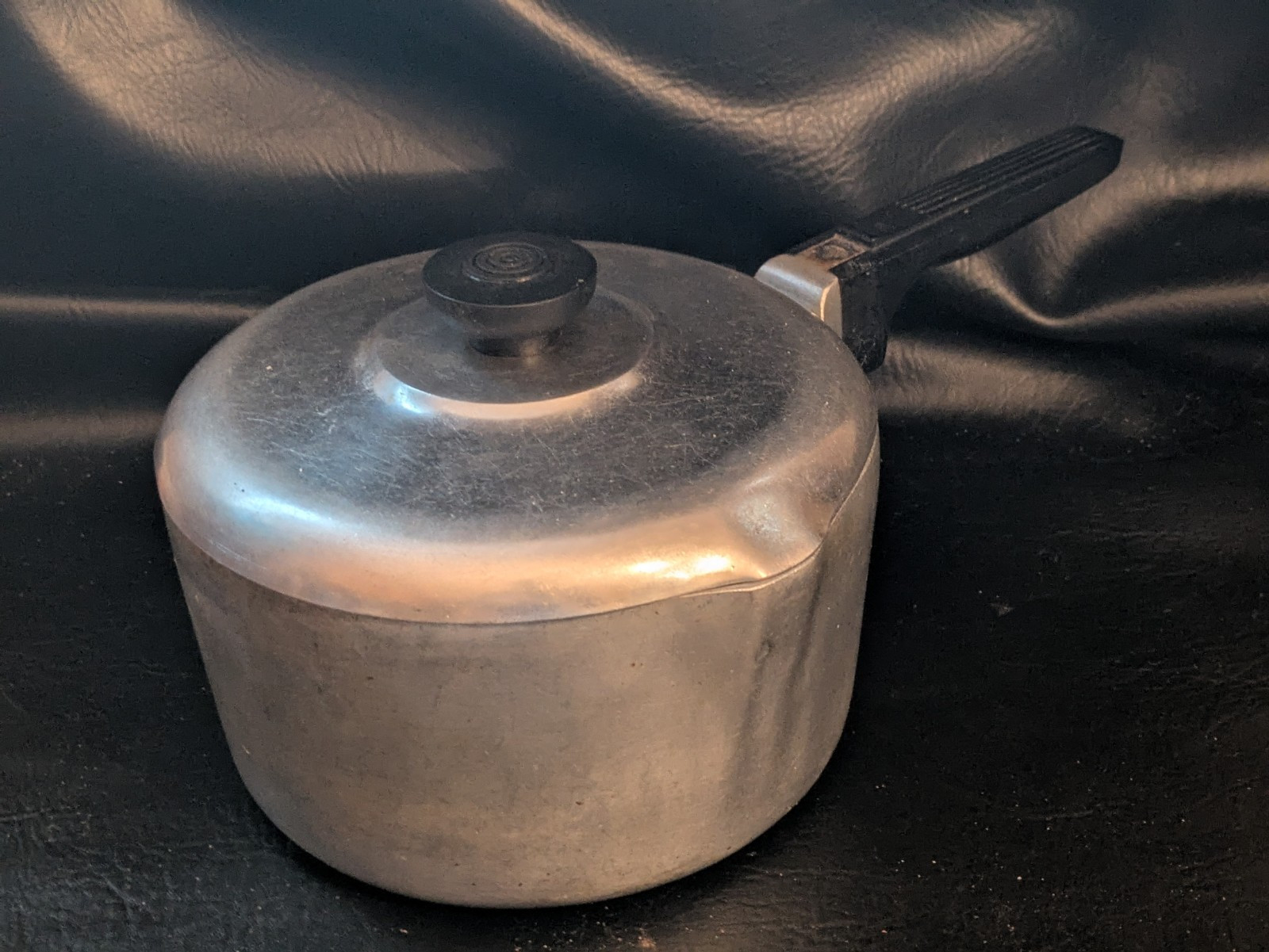Wagner Article Magnalite Sidney O Double Bec 3 QT Sauce Théière Couvercle 4683M Item image 2