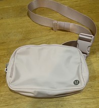 Lululemon Light Pink Belt Bag with Zipper and Adjustable Strap - $465.06 MXN