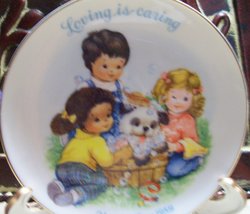 1989 Avon Mother&#39;s Day Plate &quot;Loving Is Caring&quot; - $12.47