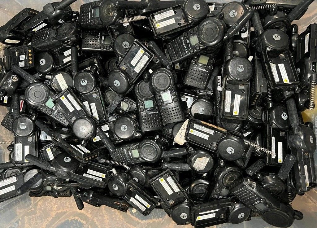 130 Motorola CLS1110 UHF Business 2-Way Radios Walkie Talkie - $17,512.08 MXN