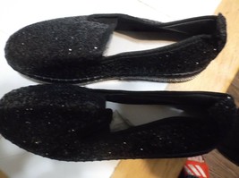 Woman&#39;s Shoes Size 7 - $9.10 CAD